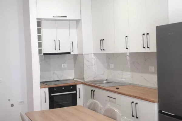 Shtepi me qera Apartament ne Tirane, 1+1, Mobilimi E mobiluar, Pagesa 450  Euro.