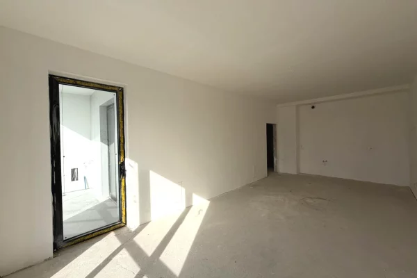 Shtepi ne shitje Apartament ne Tirane, 2+1, Mobilimi Bosh, pa mobiluar, Pagesa 166,750  Euro.