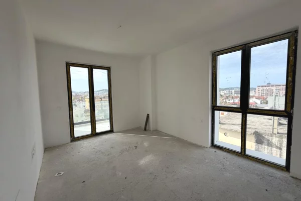 Shtepi ne shitje Apartament ne Tirane, 2+1, Mobilimi Bosh, pa mobiluar, Pagesa 166,750  Euro.