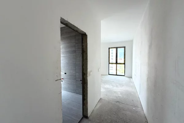 Shtepi ne shitje Apartament ne Tirane, 2+1, Mobilimi Bosh, pa mobiluar, Pagesa 166,750  Euro.