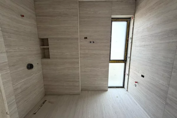 Shtepi ne shitje Apartament ne Tirane, 2+1, Mobilimi Bosh, pa mobiluar, Pagesa 166,750  Euro.