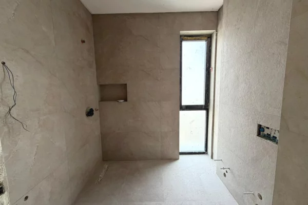 Shtepi ne shitje Apartament ne Tirane, 2+1, Mobilimi Bosh, pa mobiluar, Pagesa 166,750  Euro.