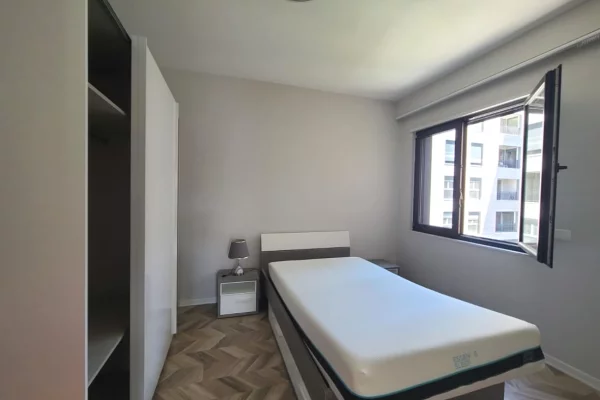 Shtepi me qera Apartament ne Tirane, 3+1, Mobilimi E mobiluar, Pagesa 1,000  Euro.