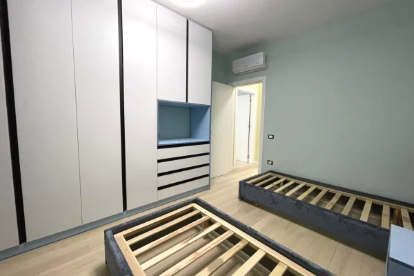 Shtepi me qera Apartament ne Tirane, 2+1, Mobilimi E mobiluar, Pagesa 1,200  Euro.