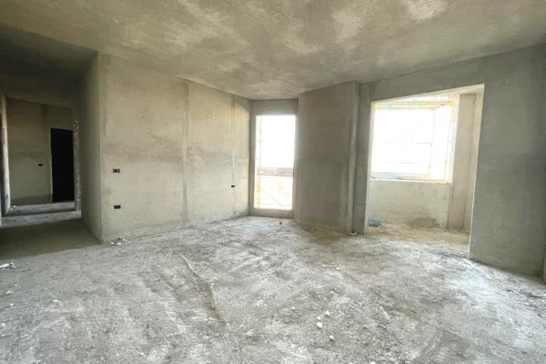 Shtepi ne shitje Apartament ne Tirane, 2+1, Mobilimi Bosh, pa mobiluar, Pagesa 160,000  Euro.