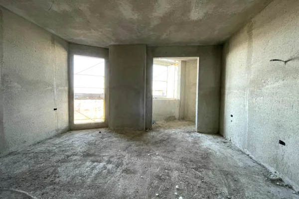 Shtepi ne shitje Apartament ne Tirane, 2+1, Mobilimi Bosh, pa mobiluar, Pagesa 160,000  Euro.