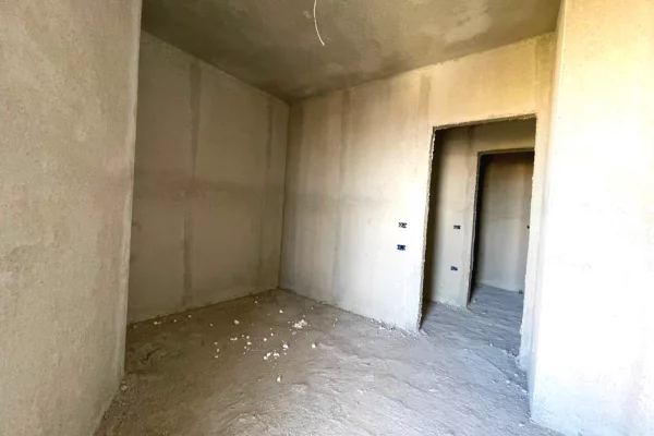 Shtepi ne shitje Apartament ne Tirane, 2+1, Mobilimi Bosh, pa mobiluar, Pagesa 160,000  Euro.