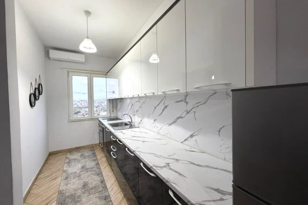 Shtepi me qera Apartament ne Tirane, 1+1, Mobilimi E mobiluar, Pagesa 500  Euro.