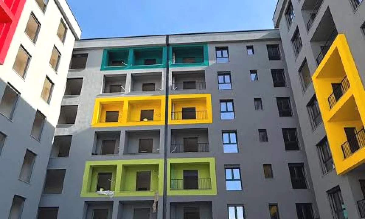 Shtepi ne shitje Apartament ne Tirane, 2+1, Mobilimi Bosh, pa mobiluar, Pagesa 123,000  Euro.