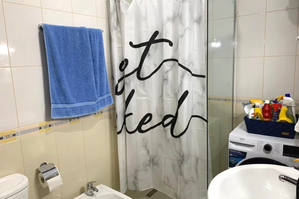 Shtepi me qera Apartament ne Tirane, 2+1, Mobilimi E mobiluar, Pagesa 45,000  Leke.