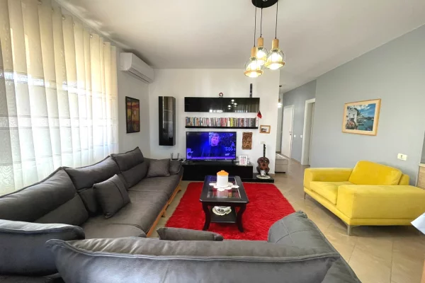 Shtepi ne shitje Apartament ne Tirane, 1+1, Mobilimi E mobiluar, Pagesa 240,000  Euro.