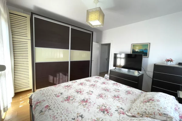 Shtepi ne shitje Apartament ne Tirane, 1+1, Mobilimi E mobiluar, Pagesa 240,000  Euro.