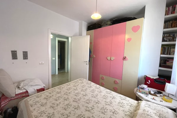 Shtepi ne shitje Apartament ne Tirane, 1+1, Mobilimi E mobiluar, Pagesa 240,000  Euro.