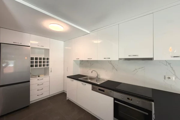 Shtepi me qera Vila Luksoze ne Tirane, 3+1, Mobilimi E mobiluar, Pagesa 2,350  Euro.