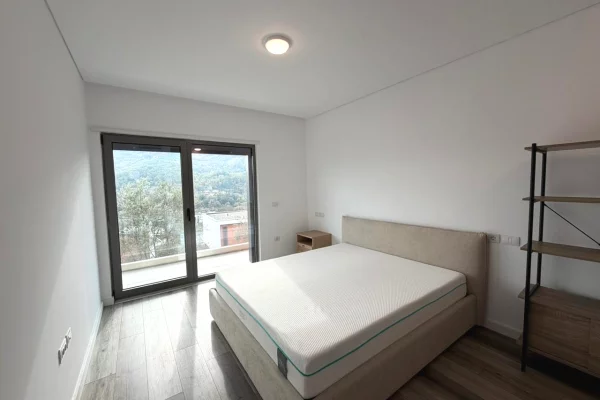 Shtepi me qera Vila Luksoze ne Tirane, 3+1, Mobilimi E mobiluar, Pagesa 2,350  Euro.