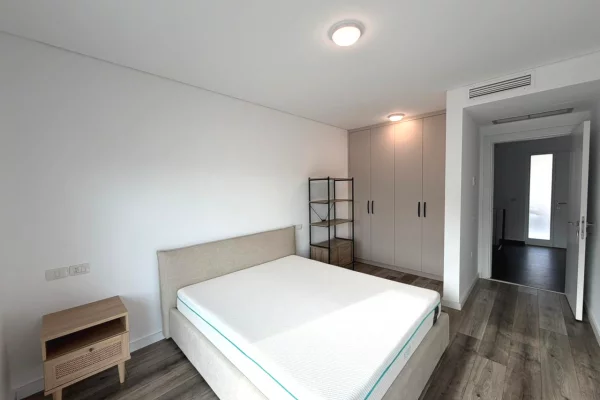 Shtepi me qera Vila Luksoze ne Tirane, 3+1, Mobilimi E mobiluar, Pagesa 2,350  Euro.