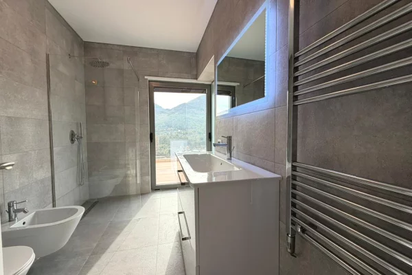 Shtepi me qera Vila Luksoze ne Tirane, 3+1, Mobilimi E mobiluar, Pagesa 2,350  Euro.