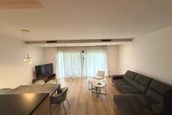 Shtepi me qera Vila Luksoze ne Tirane, 2+1, Mobilimi E mobiluar, Pagesa 1,500  Euro.