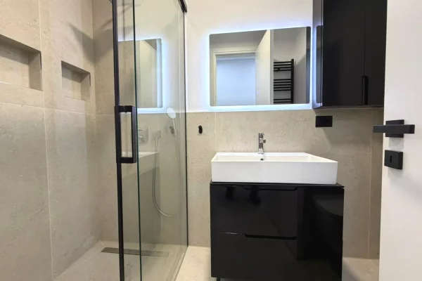 Shtepi me qera Apartament ne Tirane, 2+1, Mobilimi E mobiluar, Pagesa 1,350  Euro.