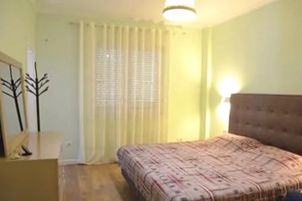 Shtepi ne shitje Apartament ne Tirane, 2+1, Mobilimi E mobiluar, Pagesa 195,000  Euro.