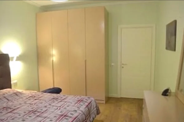 Shtepi ne shitje Apartament ne Tirane, 2+1, Mobilimi E mobiluar, Pagesa 195,000  Euro.