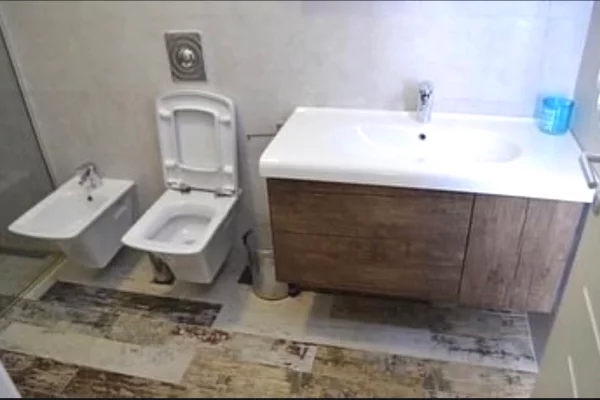 Shtepi ne shitje Apartament ne Tirane, 2+1, Mobilimi E mobiluar, Pagesa 195,000  Euro.