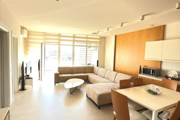 Shtepi ne shitje Apartament ne Tirane, 2+1, Mobilimi E mobiluar, Pagesa 365,000  Euro.