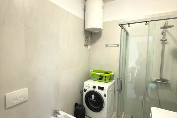 Shtepi ne shitje Apartament ne Tirane, 2+1, Mobilimi E mobiluar, Pagesa 365,000  Euro.