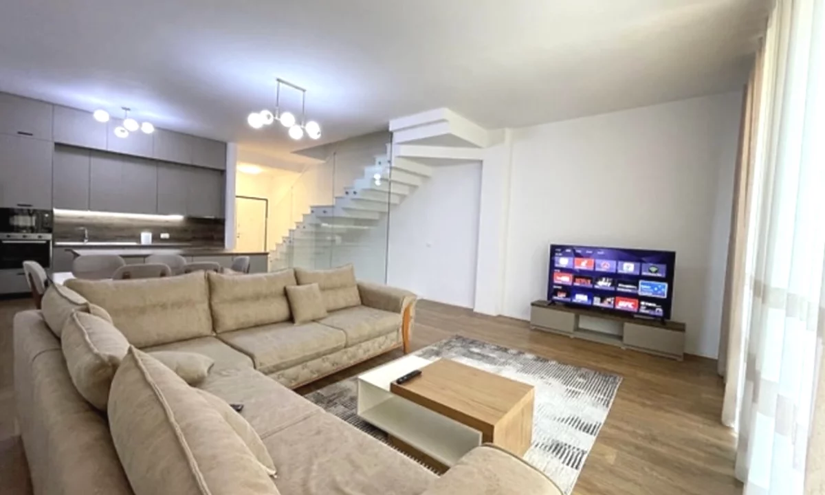 Shtepi me qera Vila Luksoze ne Tirane, 3+1, Mobilimi E mobiluar, Pagesa 2,000  Euro.