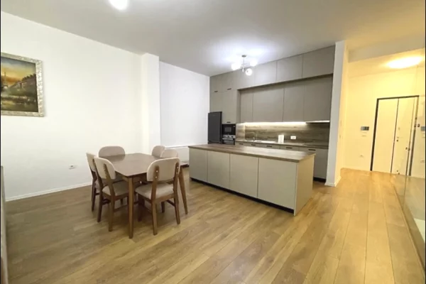 Shtepi me qera Vila Luksoze ne Tirane, 3+1, Mobilimi E mobiluar, Pagesa 2,000  Euro.