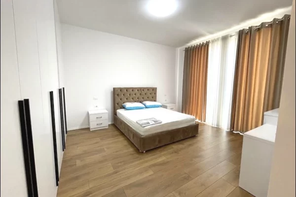 Shtepi me qera Vila Luksoze ne Tirane, 3+1, Mobilimi E mobiluar, Pagesa 2,000  Euro.