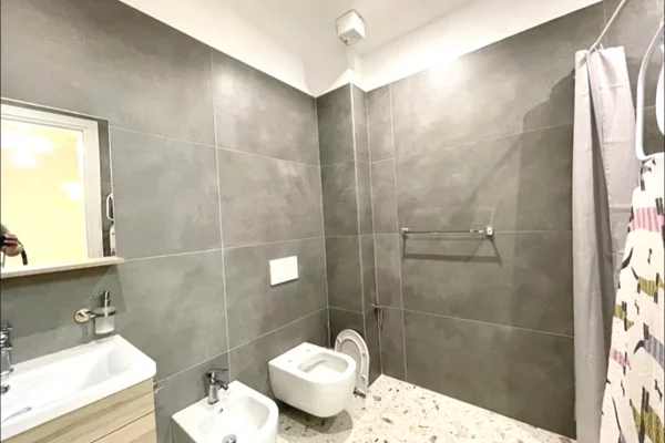 Shtepi me qera Vila Luksoze ne Tirane, 3+1, Mobilimi E mobiluar, Pagesa 2,000  Euro.