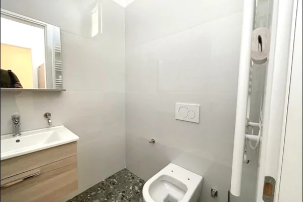 Shtepi me qera Vila Luksoze ne Tirane, 3+1, Mobilimi E mobiluar, Pagesa 2,000  Euro.