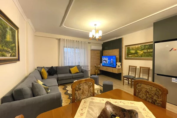 Apartament 2+1 per qira tek Komuna e Parisit.