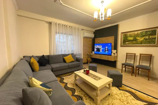 Shtepi me qera Apartament ne Tirane, 2+1, Mobilimi E mobiluar, Pagesa 800  Euro.