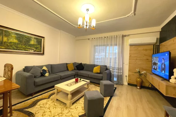 Shtepi me qera Apartament ne Tirane, 2+1, Mobilimi E mobiluar, Pagesa 800  Euro.