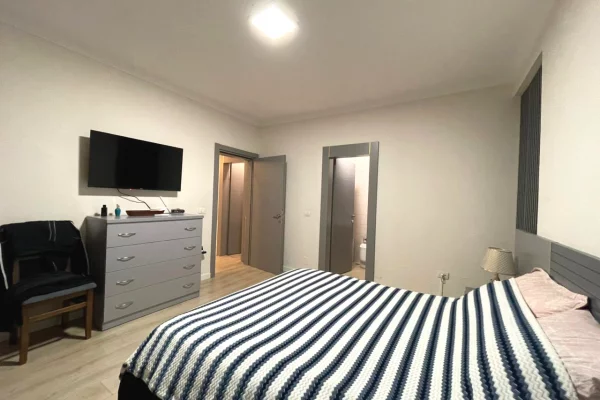 Shtepi me qera Apartament ne Tirane, 2+1, Mobilimi E mobiluar, Pagesa 800  Euro.