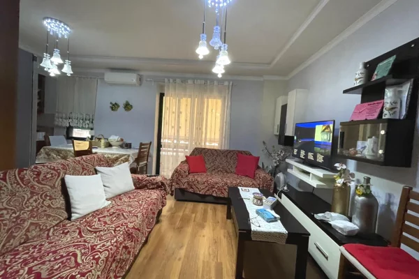 Shtepi ne shitje Apartament ne Tirane, 2+1, Mobilimi E mobiluar, Pagesa 190,000  Euro.