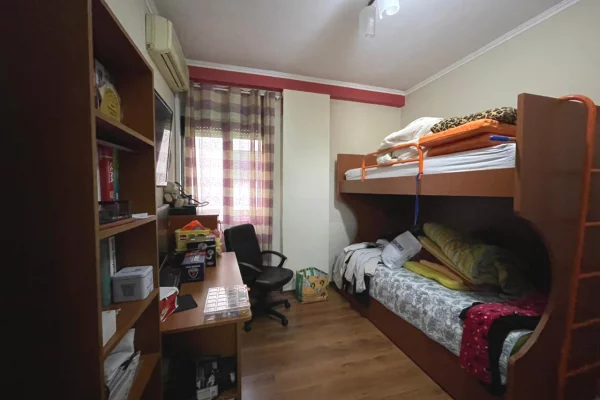 Shtepi ne shitje Apartament ne Tirane, 2+1, Mobilimi E mobiluar, Pagesa 190,000  Euro.