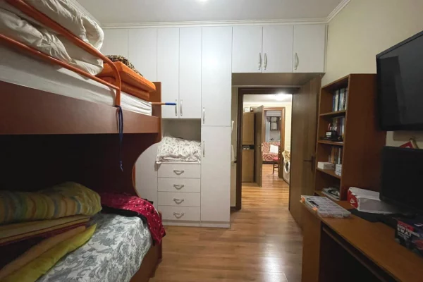 Shtepi ne shitje Apartament ne Tirane, 2+1, Mobilimi E mobiluar, Pagesa 190,000  Euro.