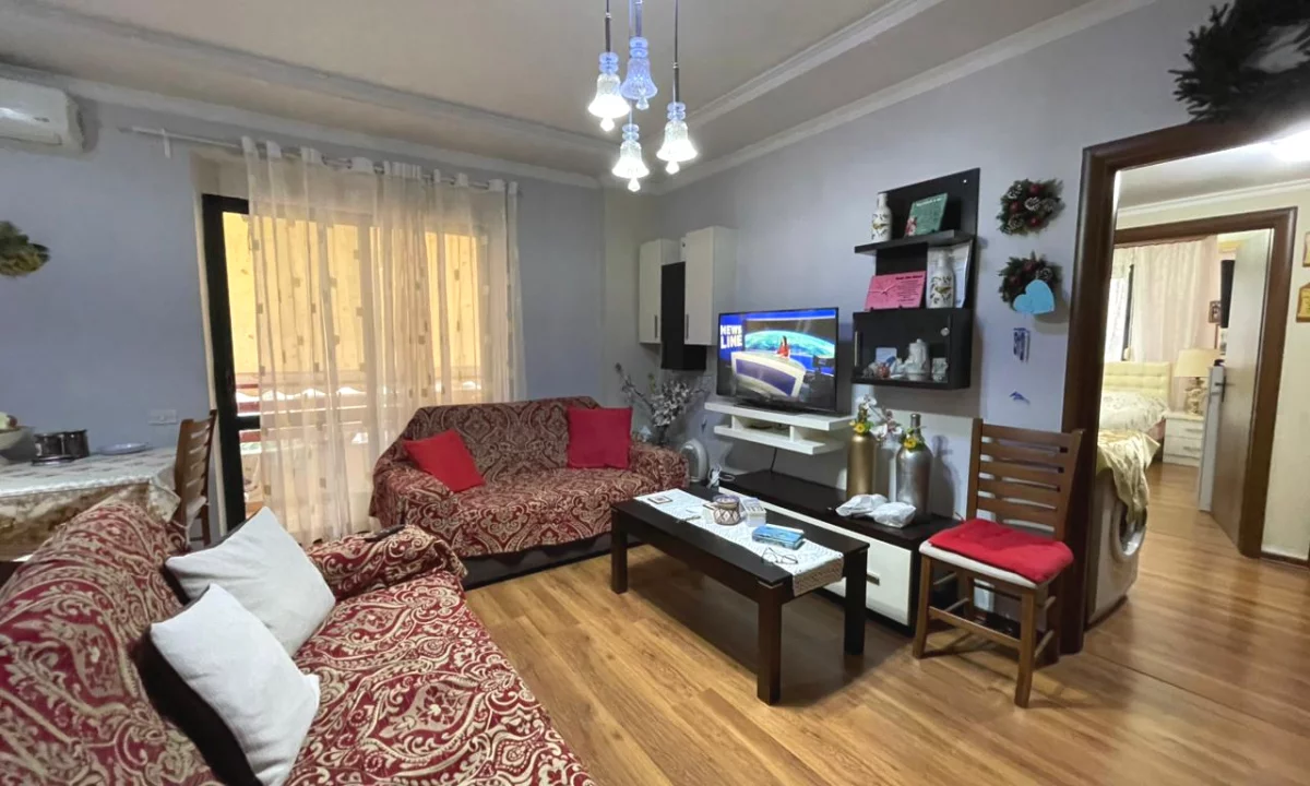 Shtepi ne shitje Apartament ne Tirane, 2+1, Mobilimi E mobiluar, Pagesa 190,000  Euro.