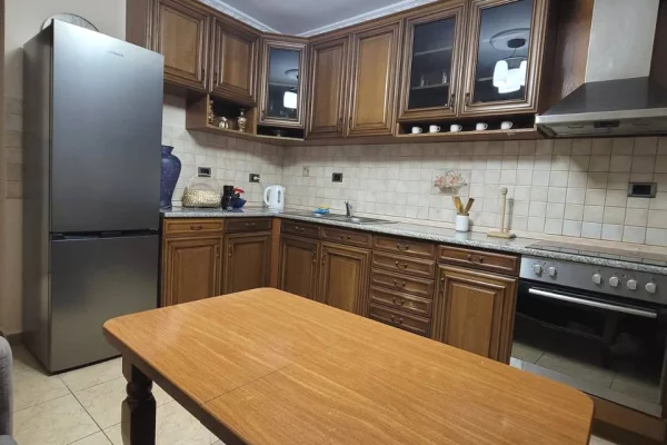 Shtepi me qera Apartament ne Tirane, 2+1, Mobilimi E mobiluar, Pagesa 650  Euro.