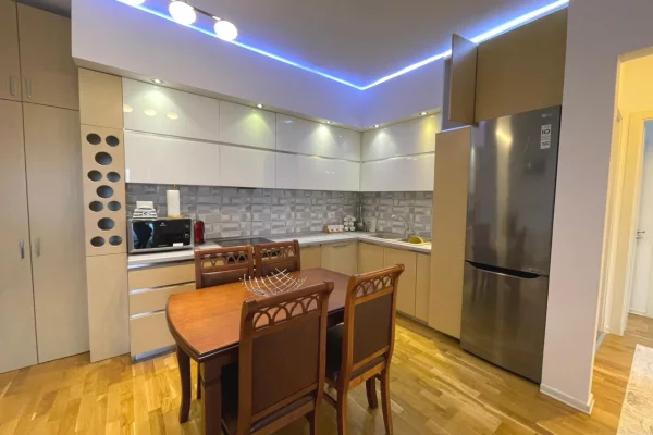 Shtepi me qera Apartament ne Tirane, 2+1, Mobilimi E mobiluar, Pagesa 1,000  Euro.