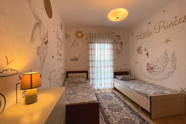 Shtepi me qera Apartament ne Tirane, 2+1, Mobilimi E mobiluar, Pagesa 1,000  Euro.