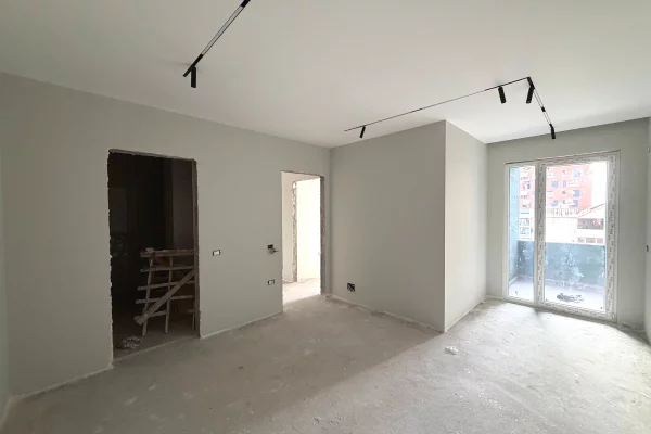 Shtepi ne shitje Apartament ne Tirane, 2+1, Mobilimi Bosh, pa mobiluar, Pagesa 220,000  Euro.