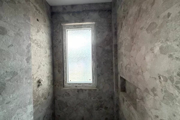 Shtepi ne shitje Apartament ne Tirane, 2+1, Mobilimi Bosh, pa mobiluar, Pagesa 220,000  Euro.