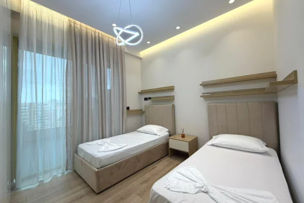 Shtepi me qera Apartament ne Tirane, 2+1, Mobilimi E mobiluar, Pagesa 2,100  Euro.