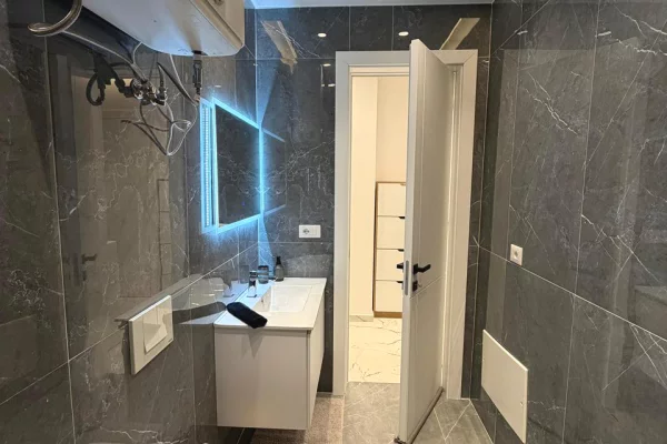 Shtepi me qera Apartament ne Tirane, 1+1, Mobilimi E mobiluar, Pagesa 780  Euro.