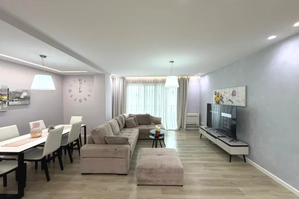 Shtepi me qera Apartament ne Tirane, 3+1, Mobilimi E mobiluar, Pagesa 130,000  Leke.
