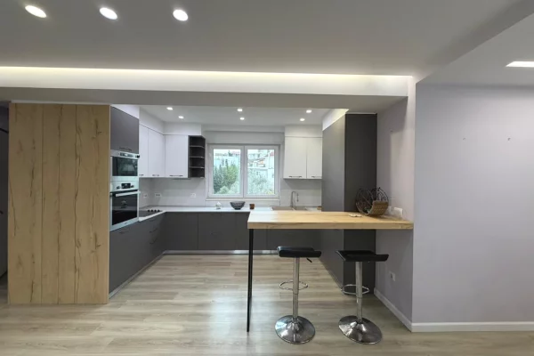 Shtepi me qera Apartament ne Tirane, 3+1, Mobilimi E mobiluar, Pagesa 130,000  Leke.